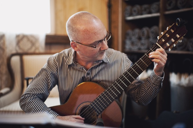 Dave Milliken performing at a wedding